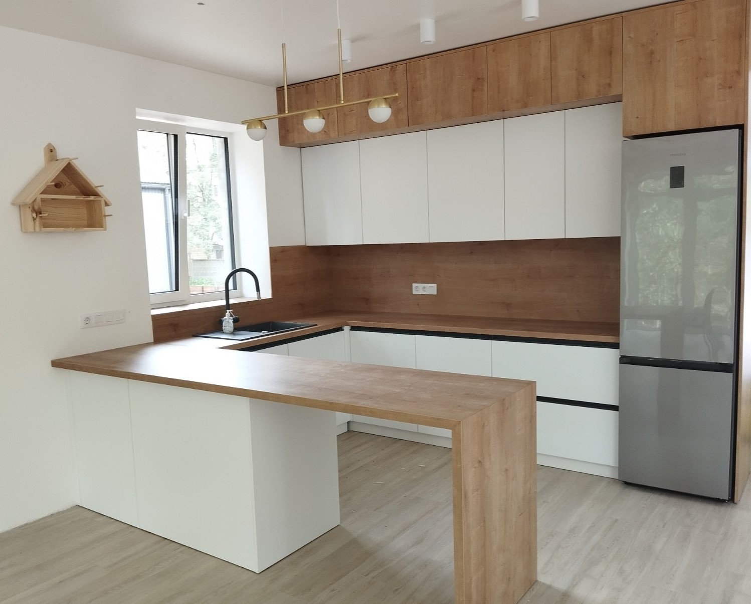 П-подібна акрилова кухня